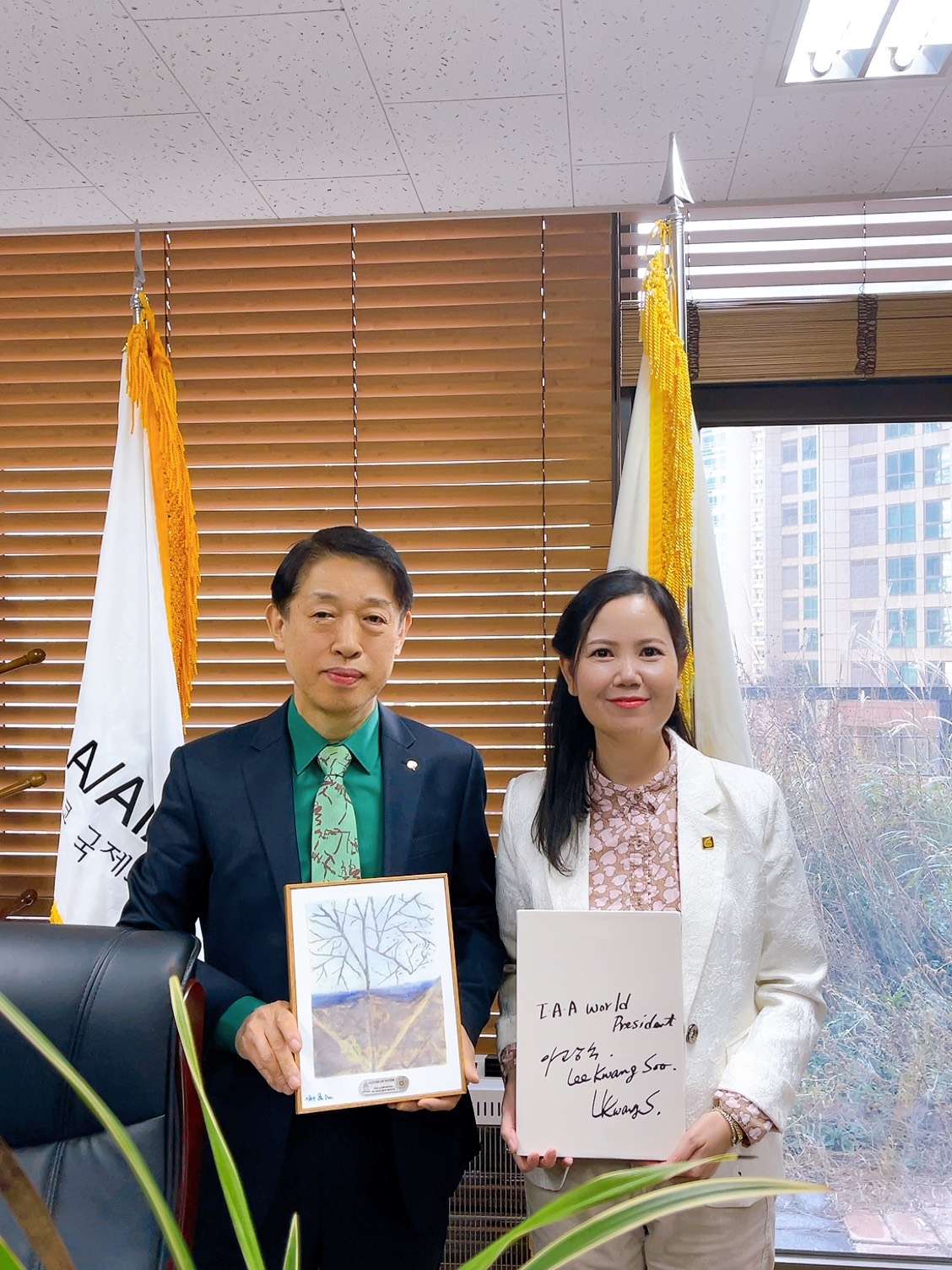 Chủ tịch Hiệp hội nghệ thuật quốc tế IAA/AIAP gặp gỡ hoạ sỹ Kim Đức