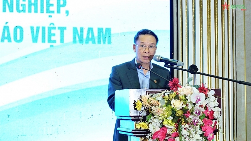  Nhà báo Nguyễn Đức Lợi phát biểu tại Hội nghị. (Ảnh: qdnd.vn)