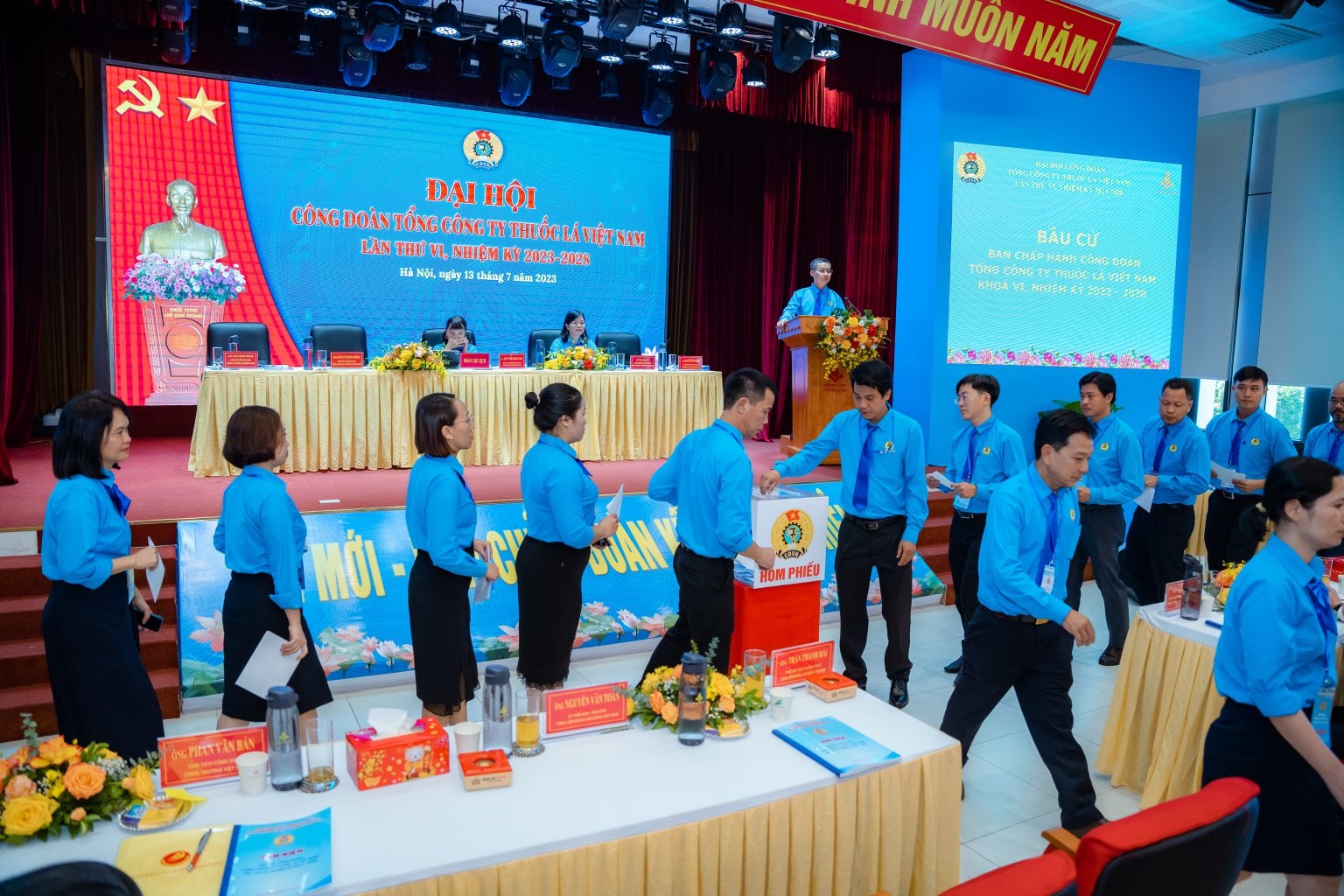 Đồng chí Hồ Kỳ Quốc Hùng tái đắc cử tái đắc cử Chủ tịch Công đoàn Tổng công ty Thuốc lá Việt Nam
