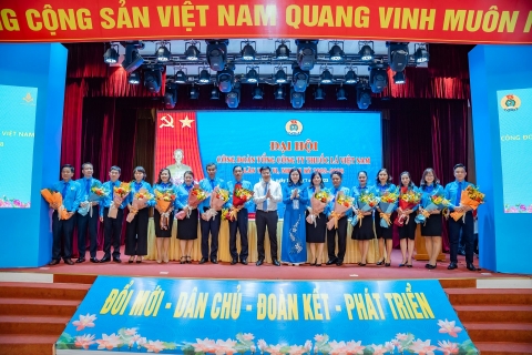 Đồng chí Hồ Kỳ Quốc Hùng tái đắc cử tái đắc cử Chủ tịch Công đoàn Tổng công ty Thuốc lá Việt Nam