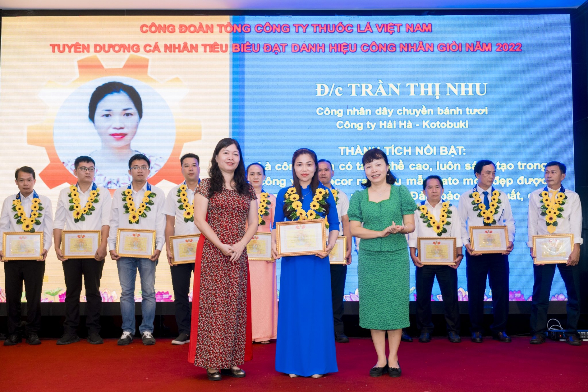 Hơn 60 cá nhân tiêu biểu được tuyên dương trong phong trào “lao động giỏi - lao động sáng tạo” năm 2022 Hơn 60 cá nhân tiêu biểu được tuyên dương trong phong trào “lao động giỏi - lao động sáng tạo” năm 2022