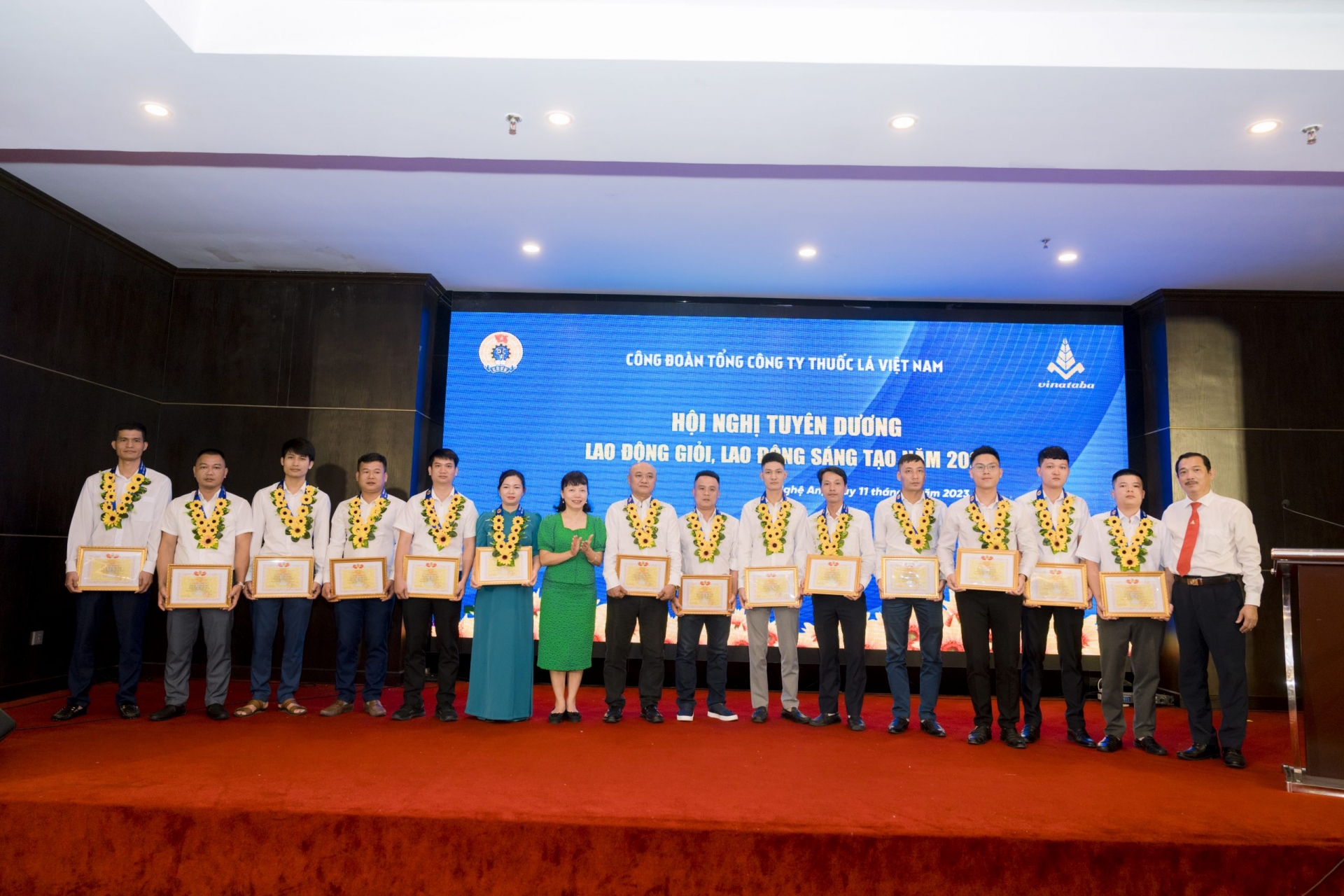 Hơn 60 cá nhân tiêu biểu được tuyên dương trong phong trào “lao động giỏi - lao động sáng tạo” năm 2022 Hơn 60 cá nhân tiêu biểu được tuyên dương trong phong trào “lao động giỏi - lao động sáng tạo” năm 2022