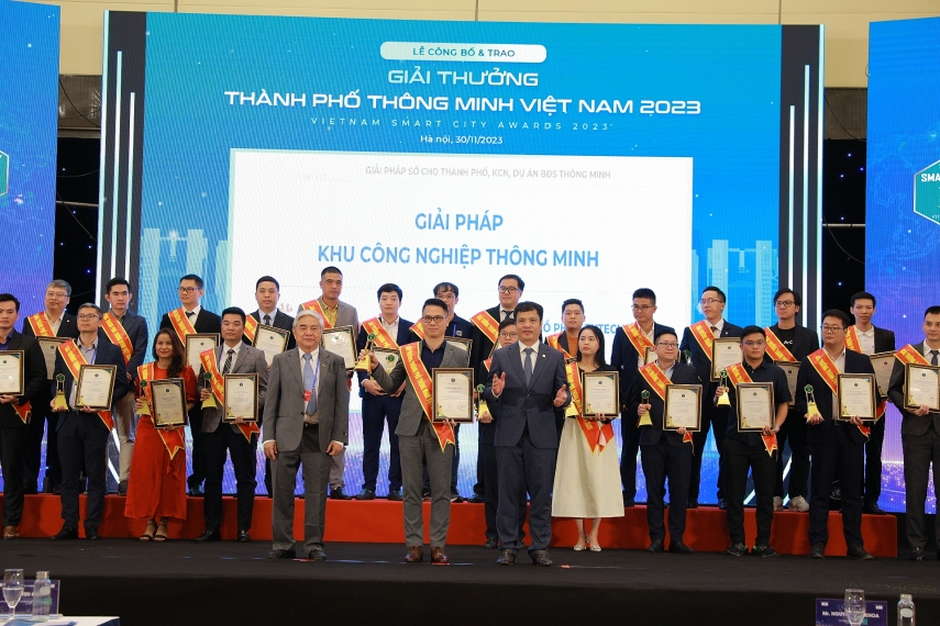 Vinh danh 32 giải thưởng thành phố thông minh Việt Nam 2023 Vinh danh 32 giải thưởng thành phố thông minh Việt Nam 2023