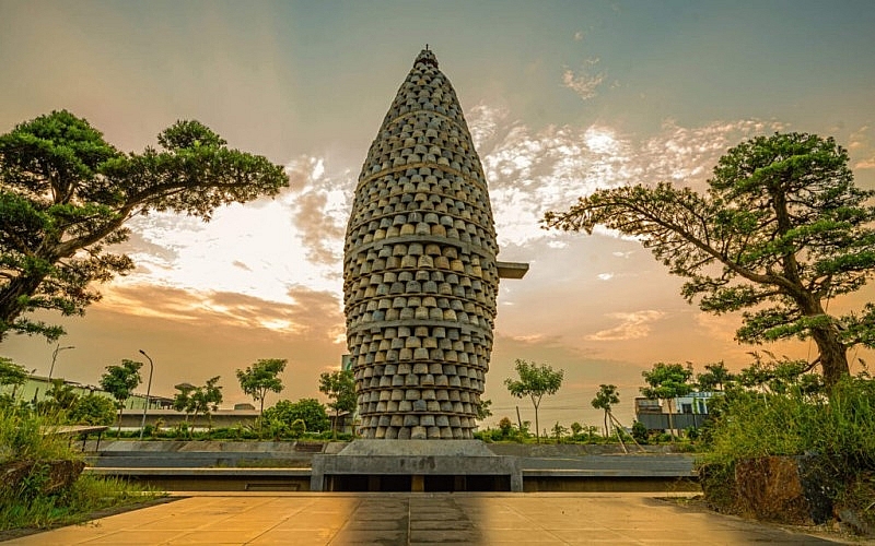 Tháp Thần Nông hình hạt lúa khổng lồ tại Bắc Ninh đạt kỷ lục châu Á