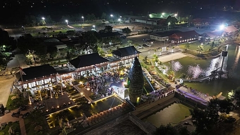 Tháp Thần Nông hình hạt lúa khổng lồ tại Bắc Ninh đạt kỷ lục châu Á