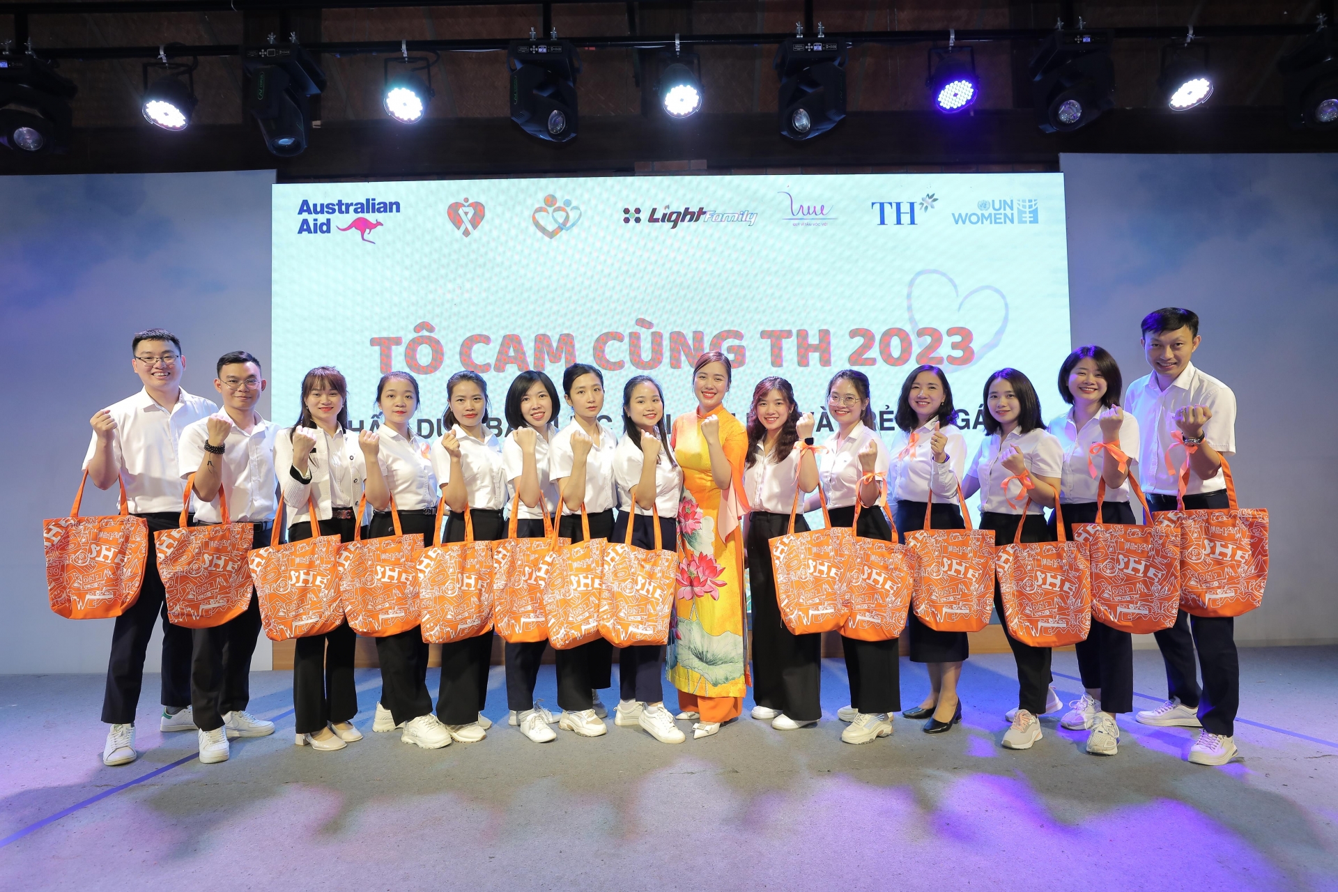 Tô cam cùng TH 2023 - Chung tay vì hạnh phúc đích thực của phụ nữ và trẻ em Việt Nam