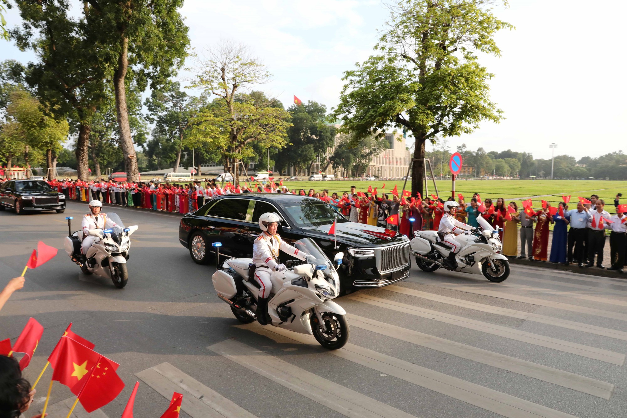 Toàn cảnh Lễ đón Tổng Bí thư, Chủ tịch nước Trung Quốc Tập Cận Bình thăm cấp Nhà nước tới Việt Nam - Ảnh 2.
