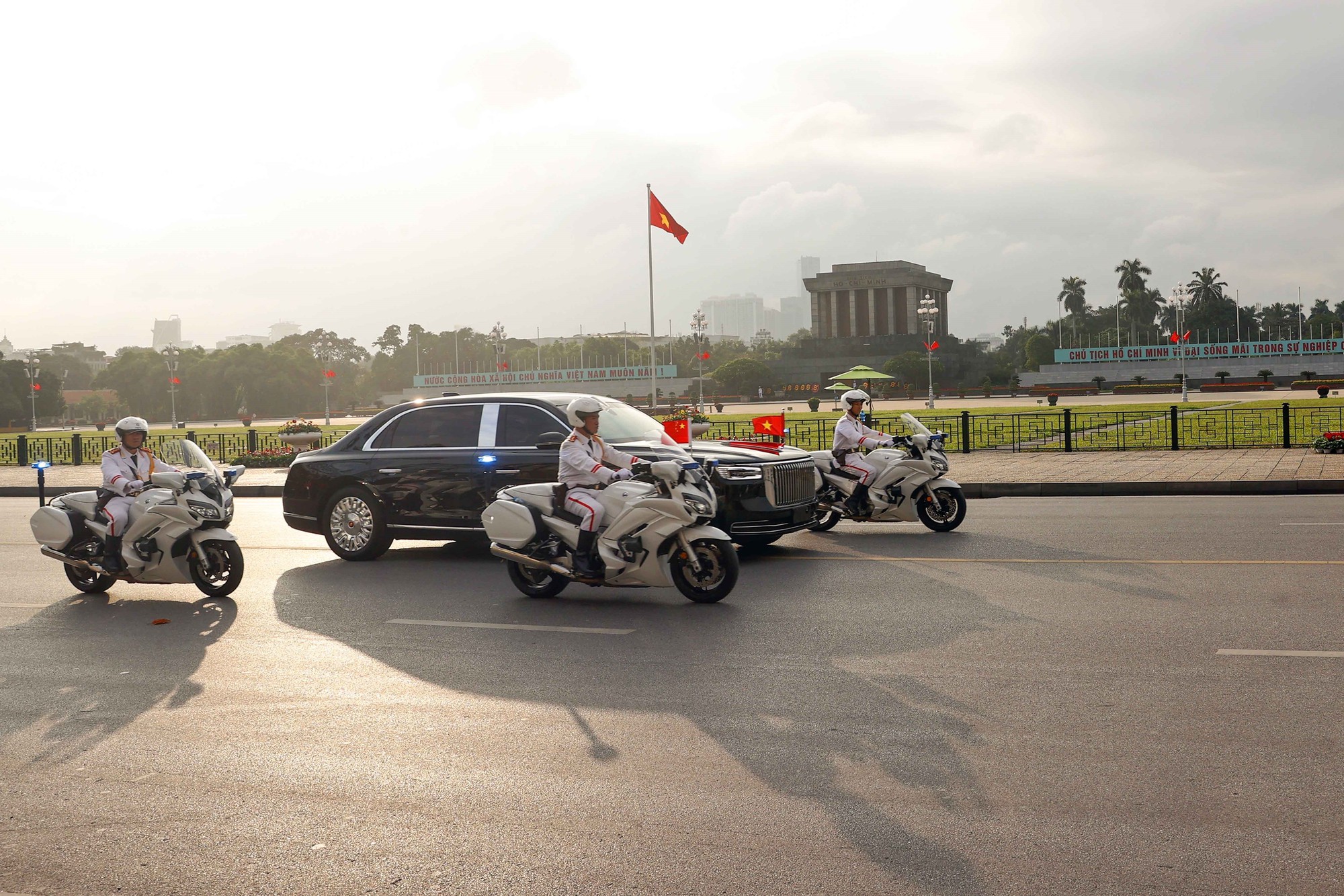 Toàn cảnh Lễ đón Tổng Bí thư, Chủ tịch nước Trung Quốc Tập Cận Bình thăm cấp Nhà nước tới Việt Nam - Ảnh 3.