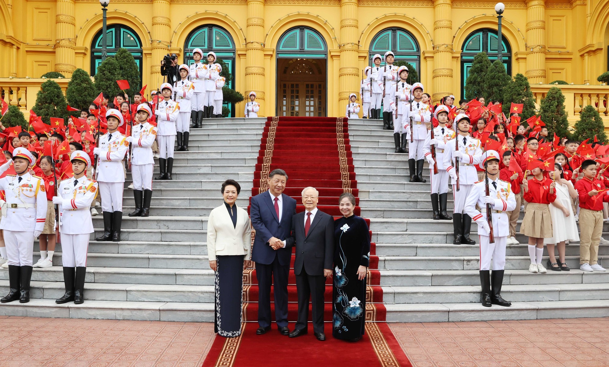 Toàn cảnh Lễ đón Tổng Bí thư, Chủ tịch nước Trung Quốc Tập Cận Bình thăm cấp Nhà nước tới Việt Nam - Ảnh 15.