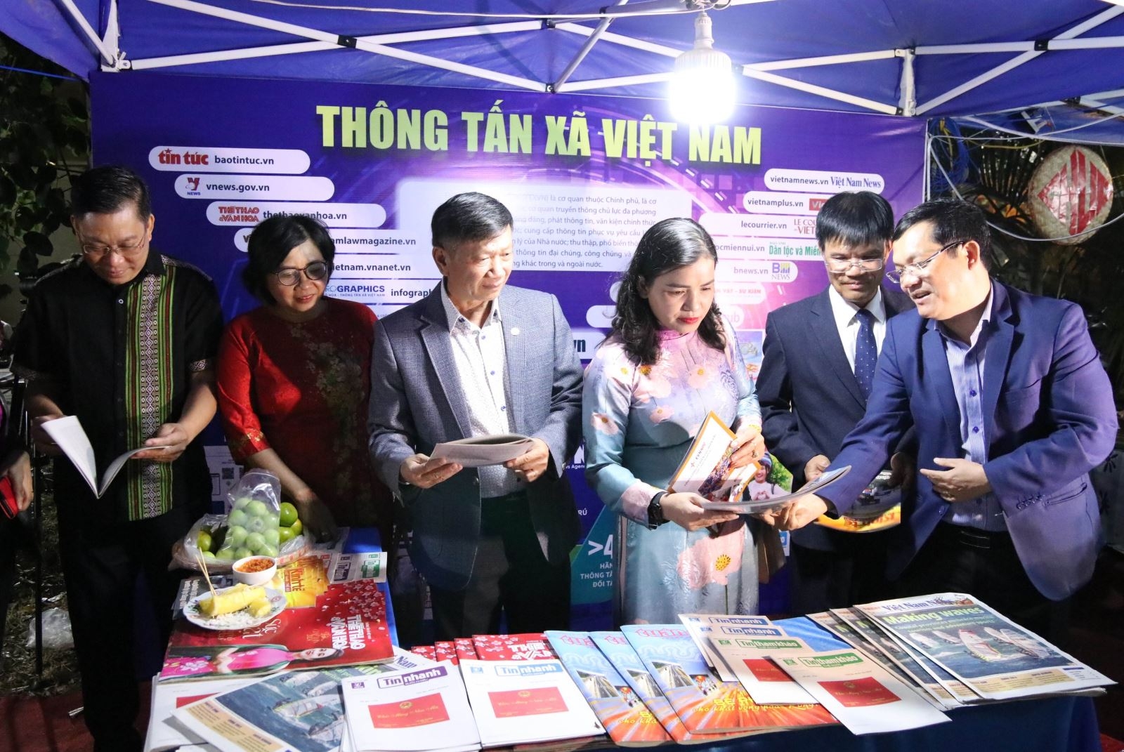 Kon Tum:  Khai mạc Hội báo Xuân Giáp Thìn 2024