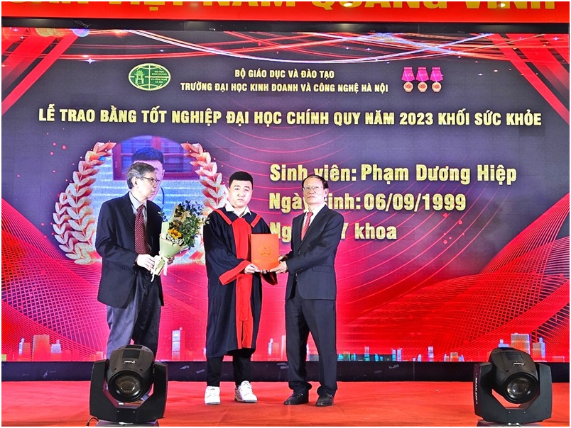Trường Đại học Kinh doanh và Công nghệ Hà Nội trao bằng tốt nghiệp cho 276 sinh viên Khối Sức khỏe Trường Đại học Kinh doanh và Công nghệ Hà Nội trao bằng tốt nghiệp cho 276 sinh viên Khối Sức khỏe