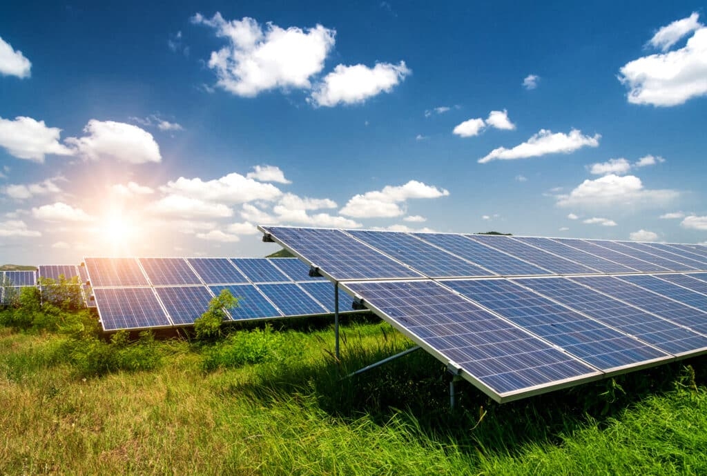 Tái chế pin năng lượng mặt trời đem lại nhiều giá trị kinh tế và bảo ệ môi trường