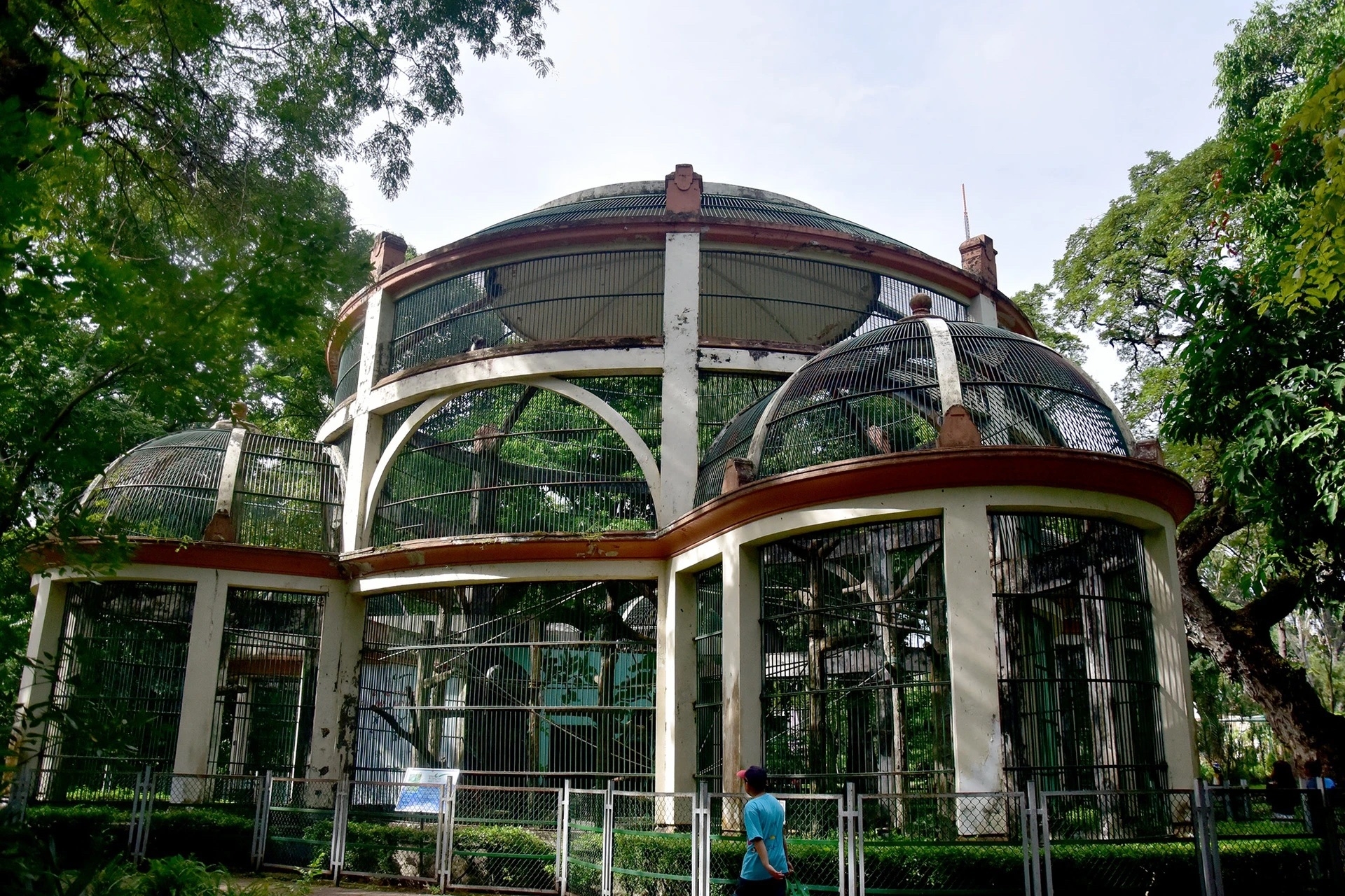 Ra sách về vườn thú lâu đời nhất thế giới ở trung tâm TP. Hồ Chí Minh