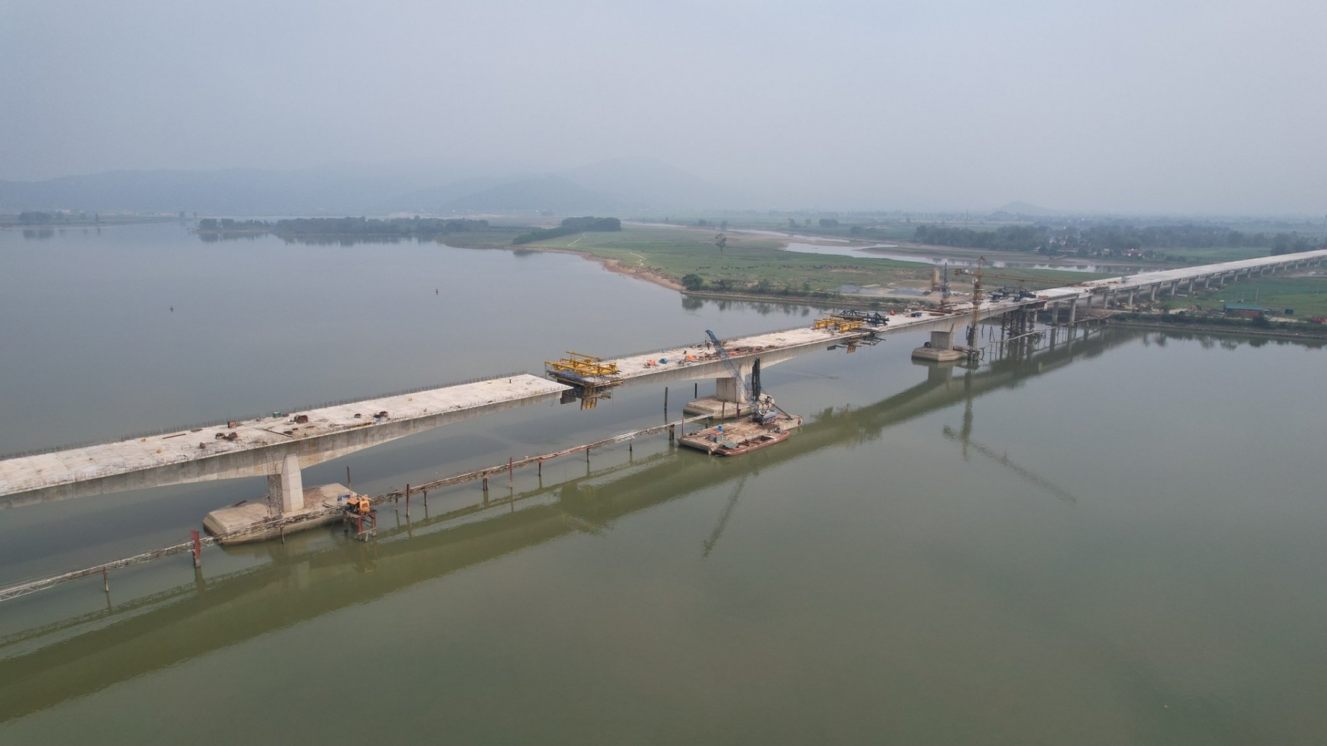 Hợp long cầu dài nhất cao tốc Bắc - Nam đoạn Diễn Châu, Bãi Vọt