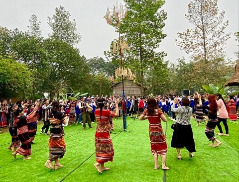 Hơn 300 đồng bào tham gia Ngày Văn hóa các dân tộc Việt Nam