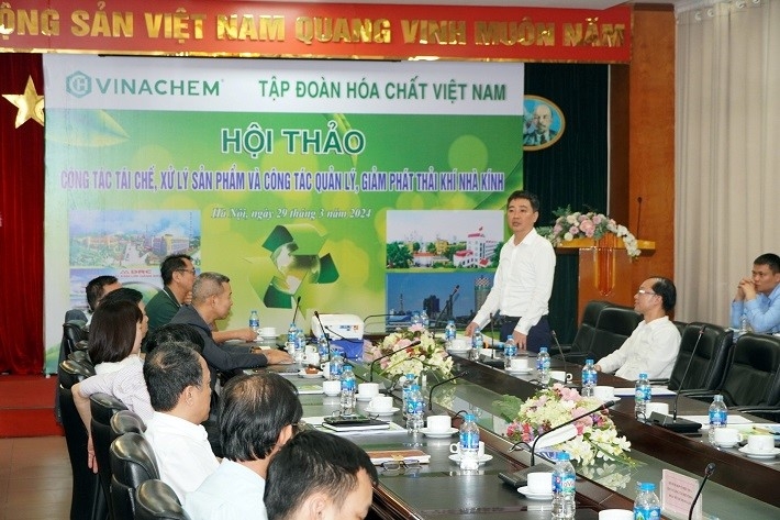Ông Lê Hoàng, Phó Tổng giám đốc Vinachem phát biểu tại Hội thảo