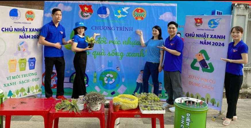 Đoàn phường Thắng Lợi phối hợp cùng các đơn vị của phường triển khai chương trình “Thu đổi rác nhựa, trao quà sống xanh”.