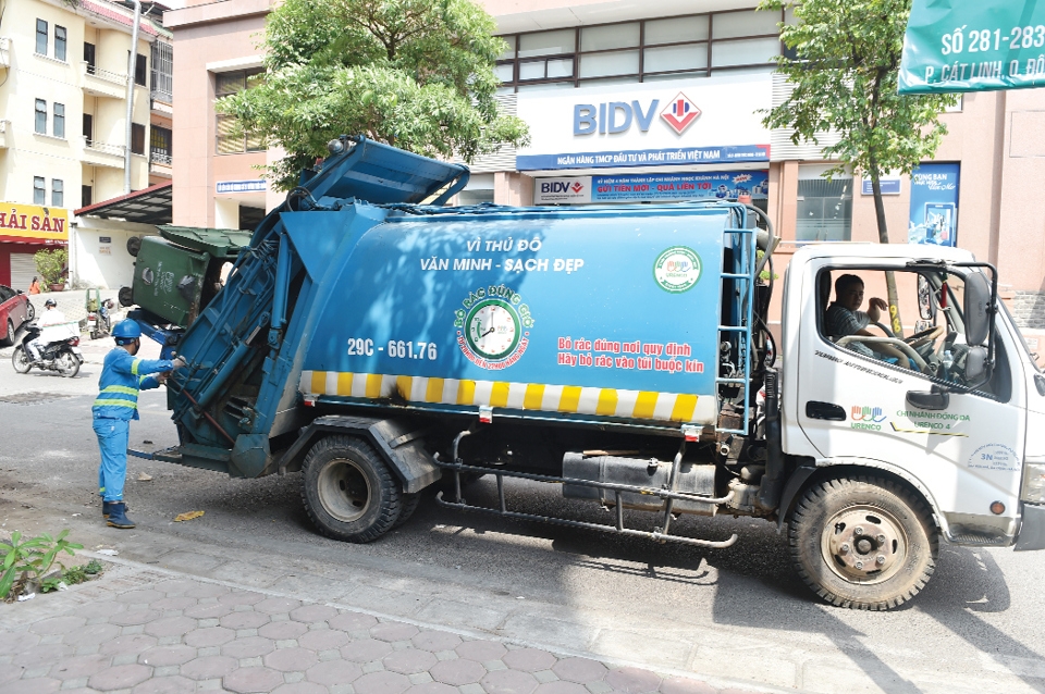 Hà Nội: Tăng cường đảm bảo vệ sinh môi trường trong công tác thu gom, vận chuyển rác thải