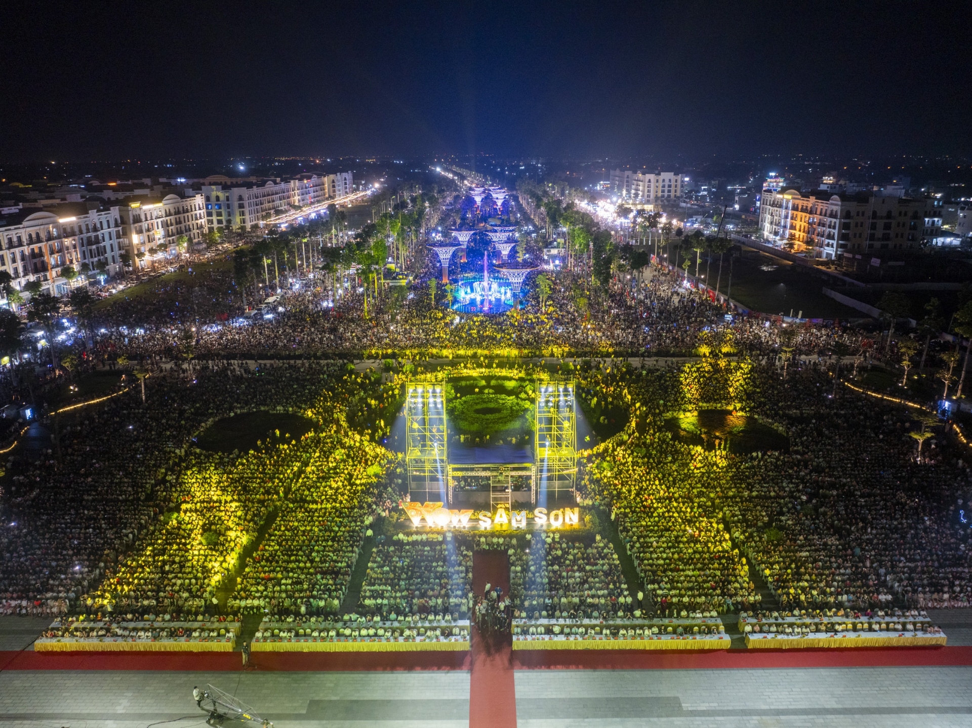 Hơn 300 nghìn người xem khai mạc Lễ hội du lịch biển Sầm Sơn năm 2024