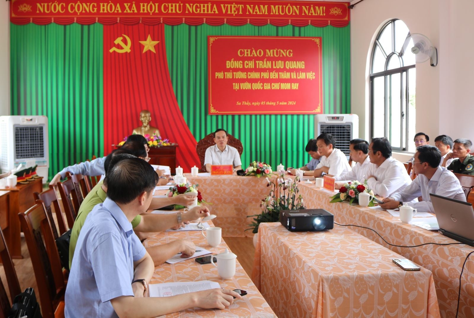 Phó Thủ tướng Chính phủ Trần Lưu Quang thăm, kiểm tra công tác QLBVR tại Vườn Quốc gia Chư Mom Ray