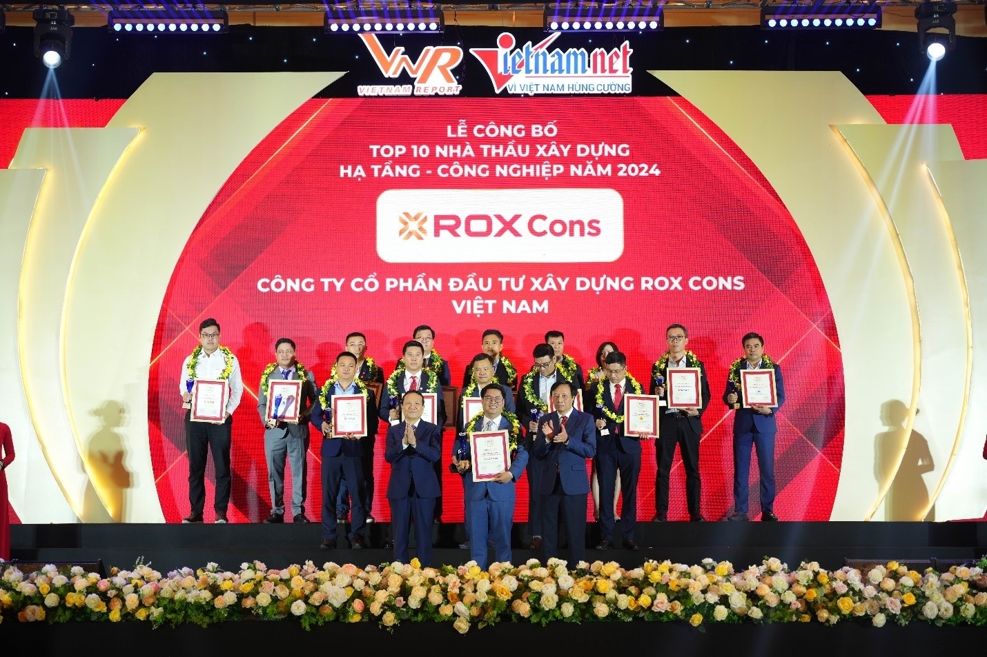 ROX Cons được vinh danh tại hai bảng xếp hạng của Vietnam Report