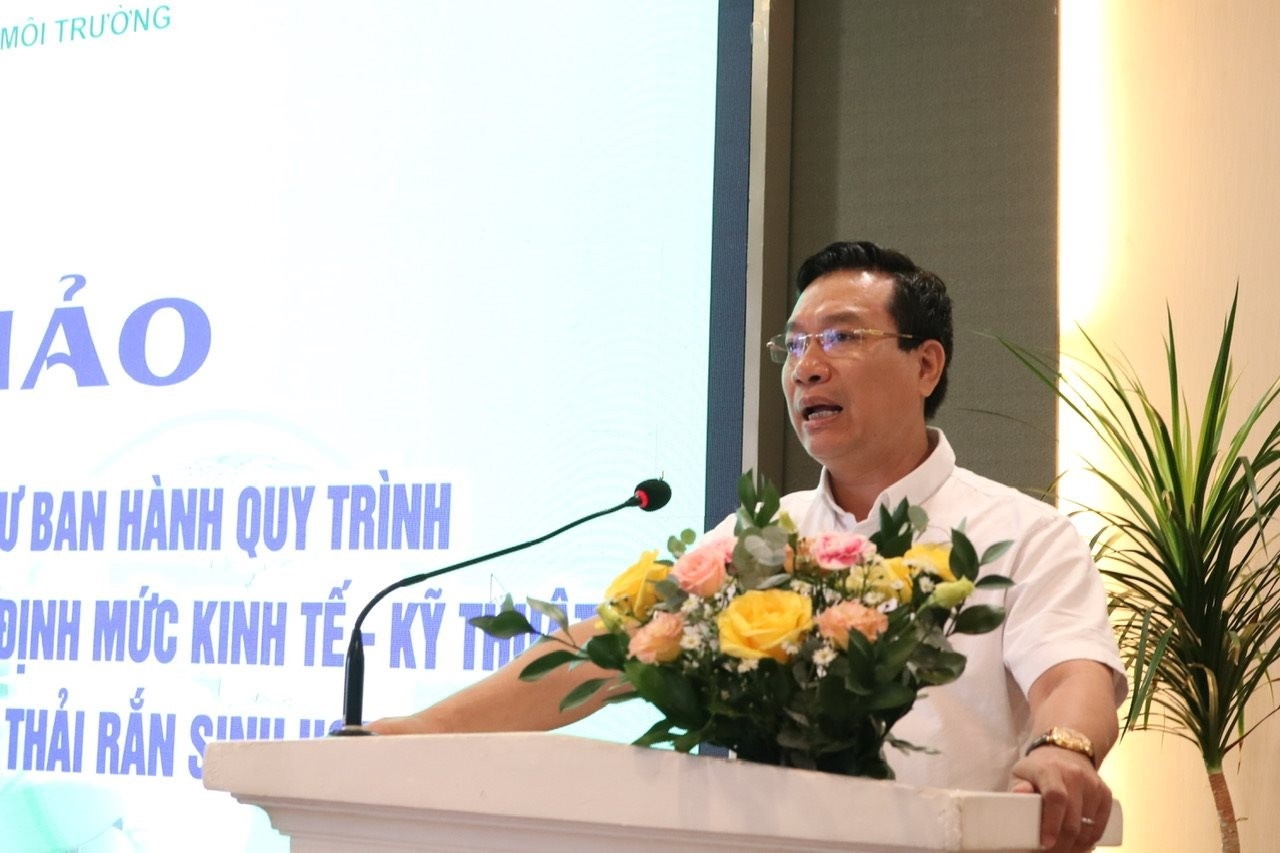 Ông Hồ Kiên Trung, Phó Cục trưởng Cục Kiểm soát ô nhiễm môi trường phát biểu khai mạc Hội thảo