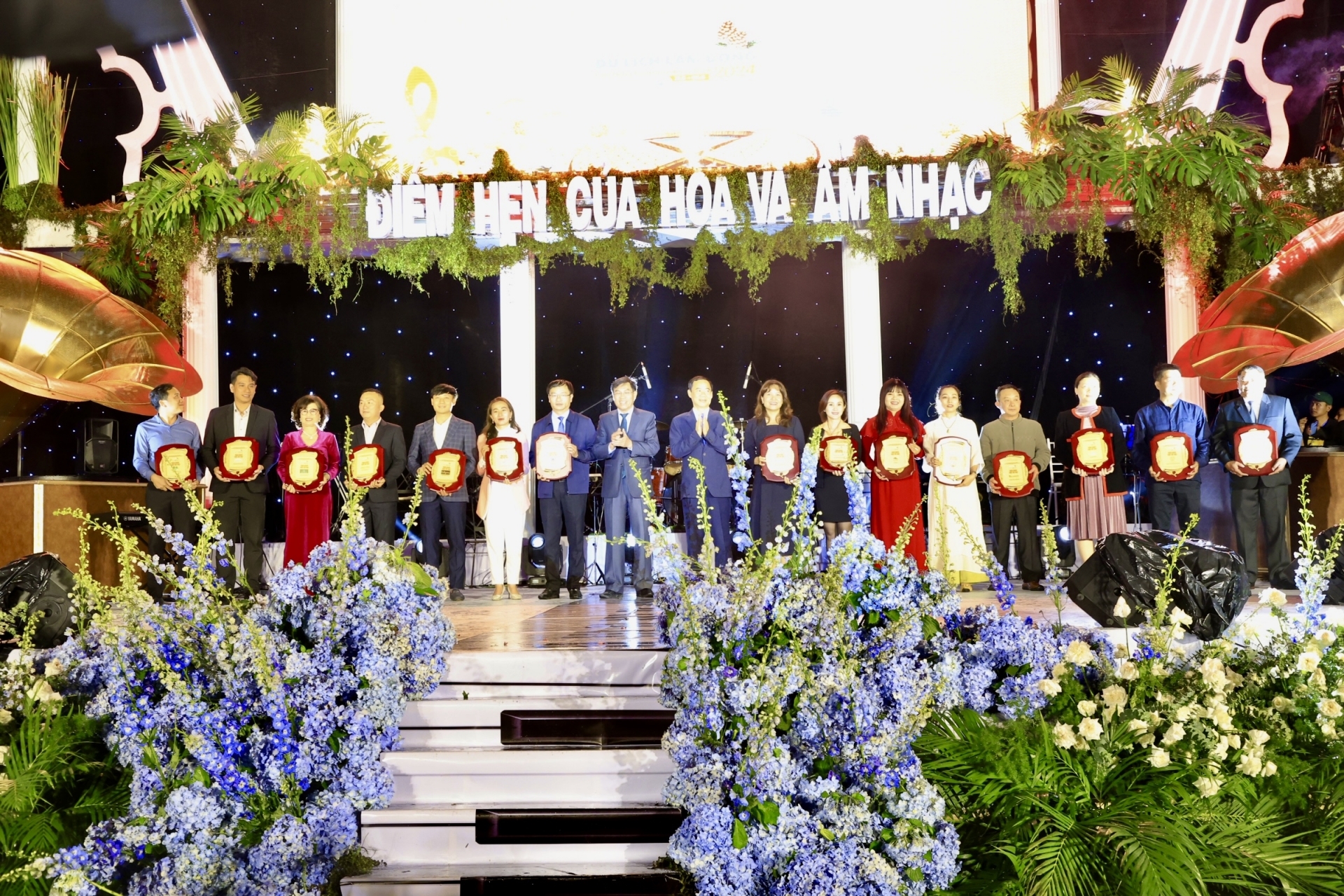 Sân khấu hoa cùng sắc màu âm nhạc trong buổi khai mạc tuần lễ Du lịch tại tỉnh Lâm Đồng Lần thứ 3
