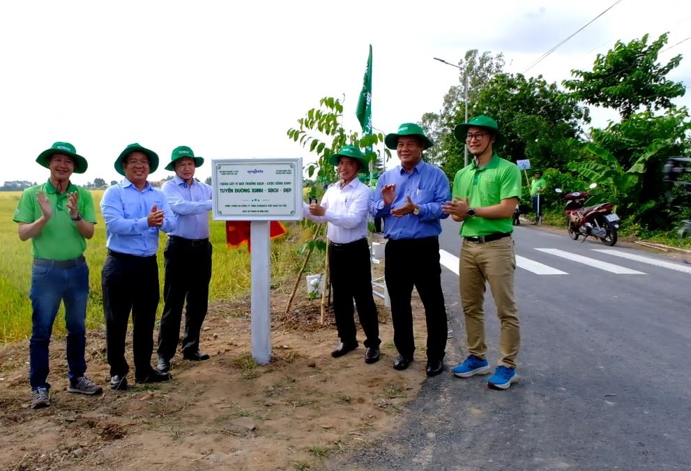 Cần Thơ Ra mắt tuyến đường xanh - sạch - đẹp trên địa bàn xã Vĩnh Bình, huyện Vĩnh Thạnh.