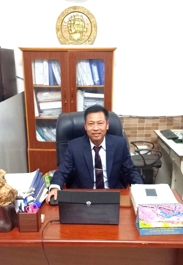 Ông Lê Trần Phú, Chủ tịch Hội đồng quản trị  - Giám đốc công ty cổ phần công nghệ và Dạy nghề An Phú Thiện.