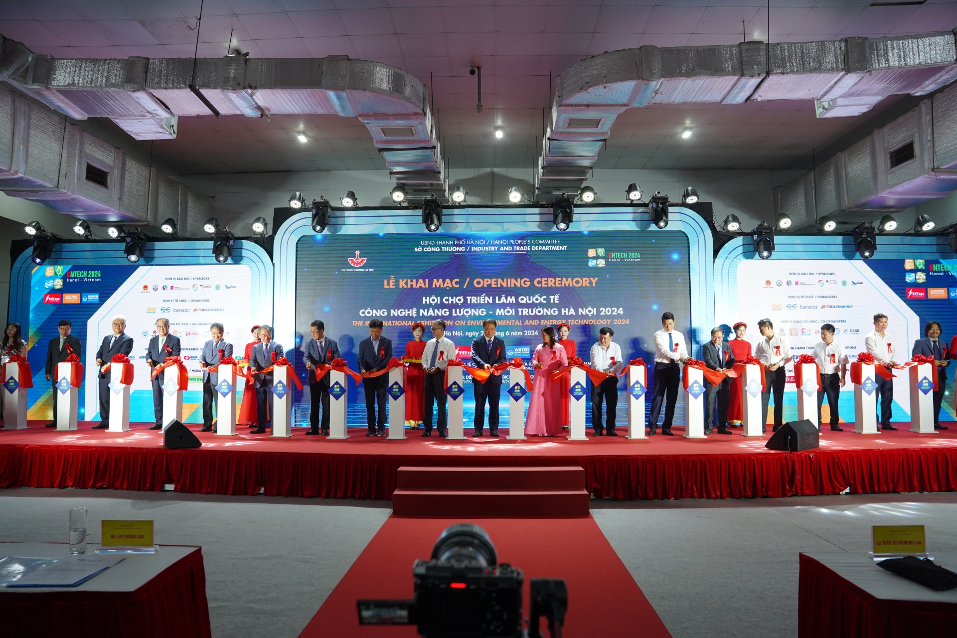 Khai mạc Hội chợ triển lãm quốc tế công nghệ năng lượng - môi trường Hà Nội 2024