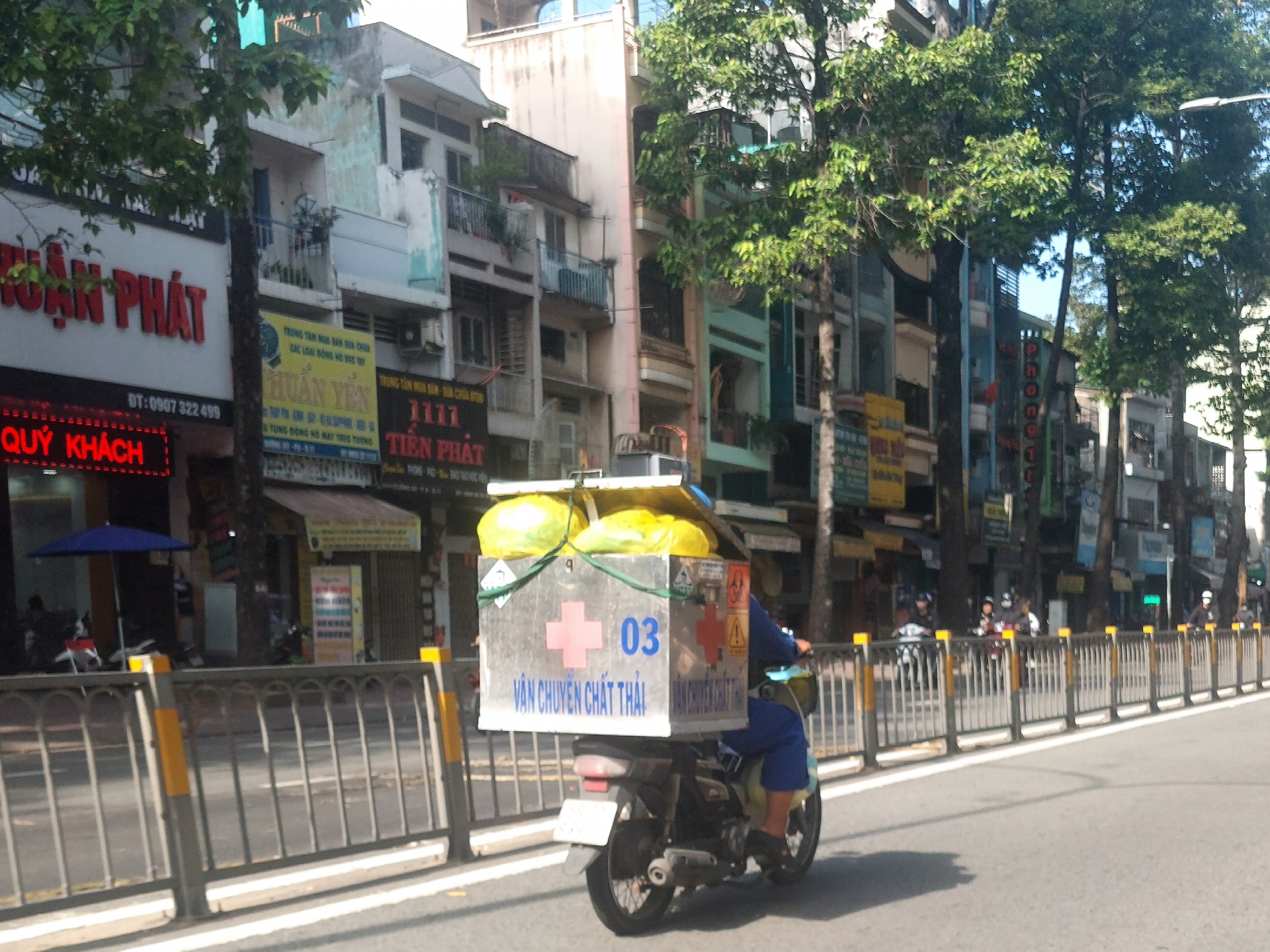 TP. Hồ Chí Minh: Nghiêm cấm mua bán, tái chế rác thải y tế