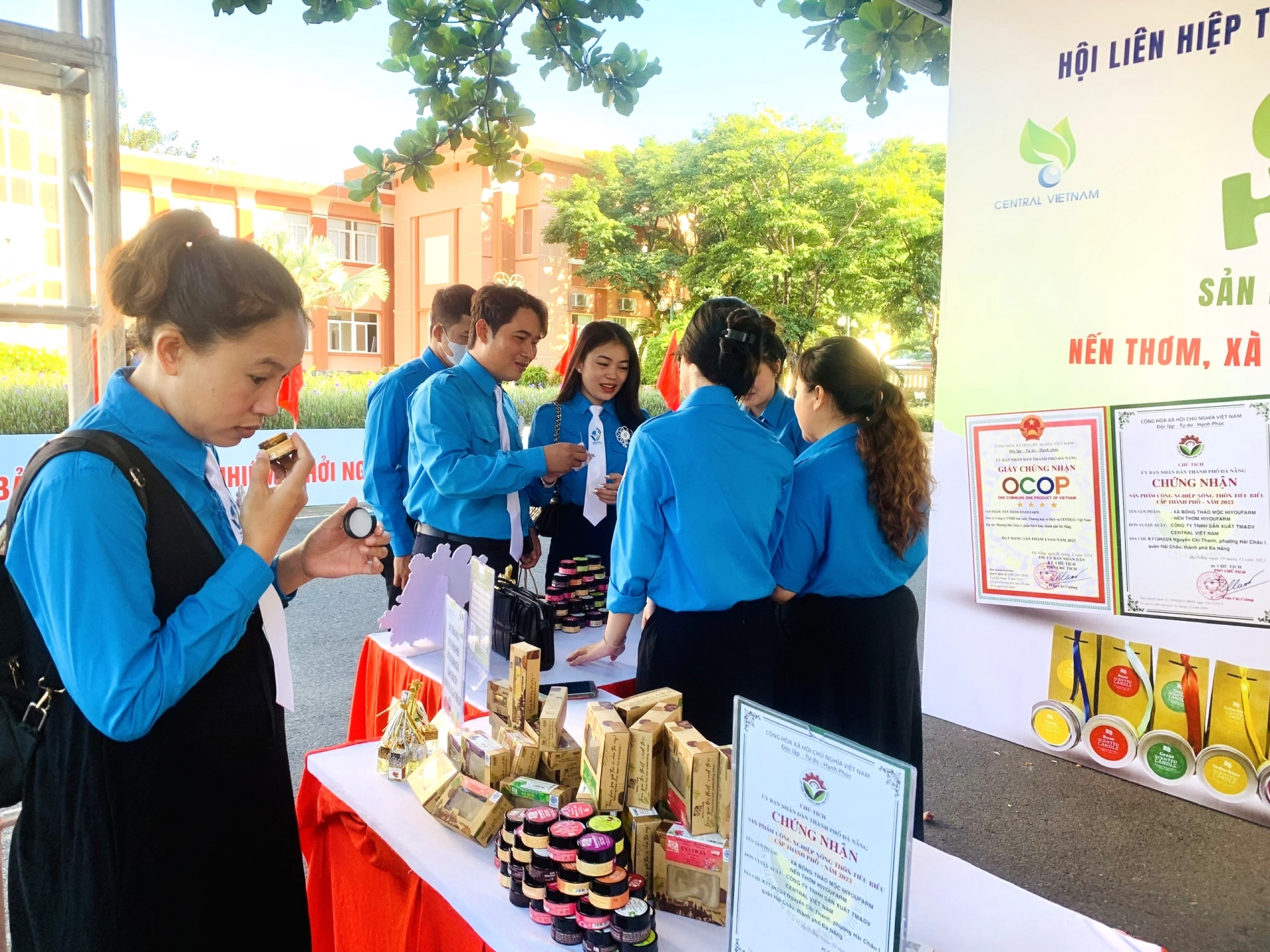 Triển lãm sản phẩm sáng tạo, khởi nghiệp và sản phẩm OCOP tiêu biểu của thanh niên, sinh viên Đà Nẵng là dịp để thanh niên, sinh viên thành phố trao đổi, giao lưu, tham quan các mô hình, sản phẩm sáng tạo - khởi nghiệp tiêu biểu, qua đó nhận thức sâu sắc hơn vai trò, cơ hội và thách thức của thanh niên, sinh viên trong thời đại hội nhập hiện nay.