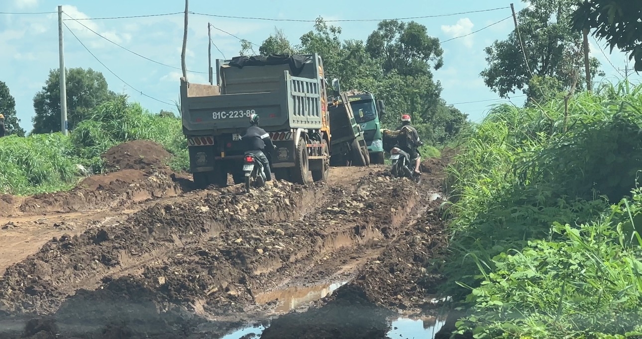 Mang Yang (Gia Lai): Cần kiểm soát xe quá tải nhằm giảm thiểu tác động đến môi trường, môi sinh trong quá trình thi công