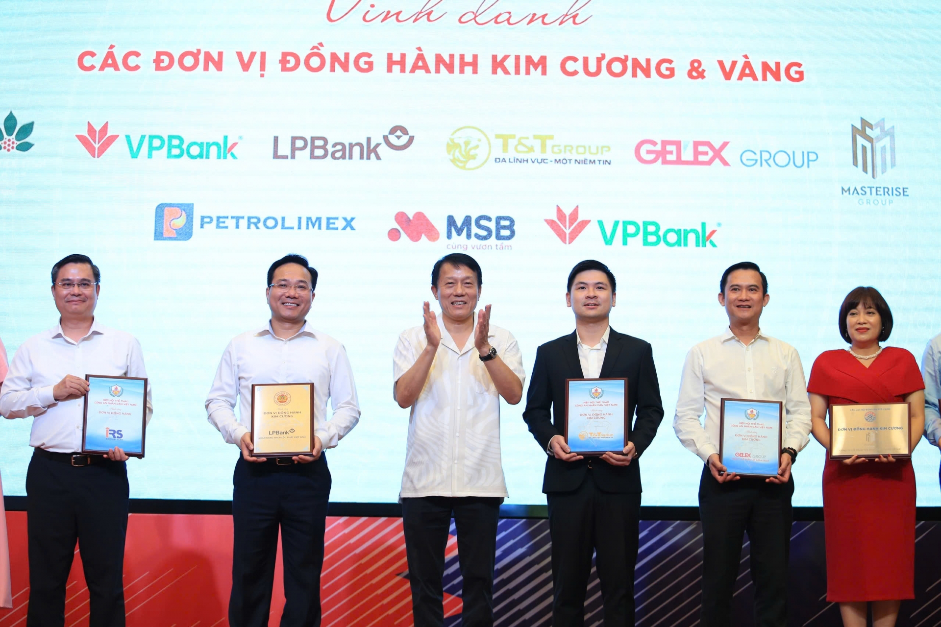 T&T Group được vinh danh  bởi những đóng góp tích cực, hiệu quả cho phong trào thể thao của lực lượng Công an nhân dân