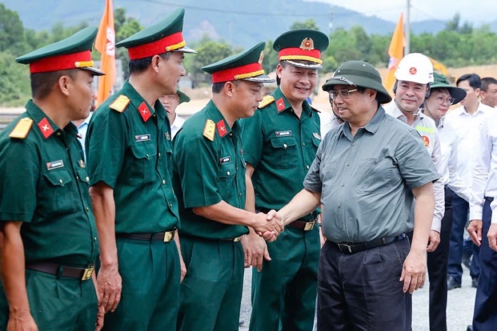 Thủ tướng Phạm Minh Chính cùng đoàn công tác kiểm tra thi công dự án đường bộ cao tốc Hòa Liên - Túy Loan dài hơn 11km.