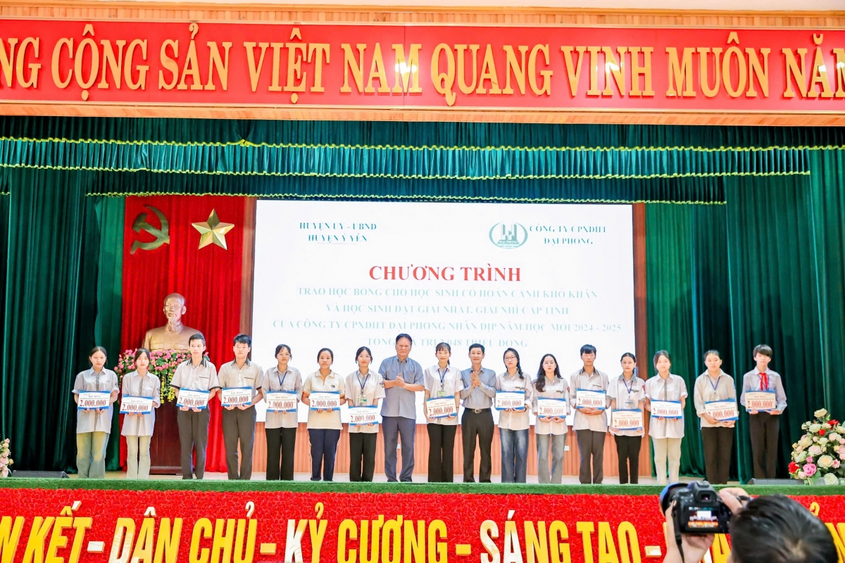 Công ty Cổ phần Xây dựng hạ tầng Đại Phong tiếp sức học sinh nghèo vượt khó  “Hành trình đến với tri thức”