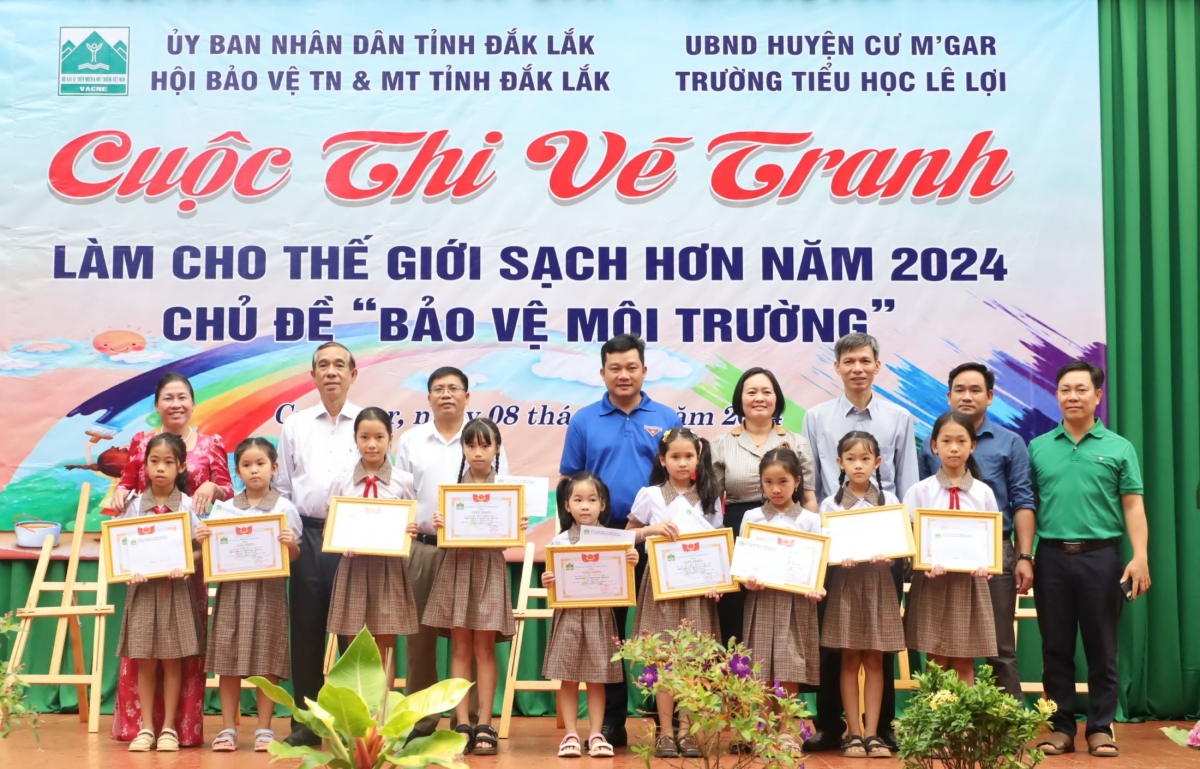 Học sinh Đắk Lắk thi vẽ tranh về “Bảo vệ môi trường”