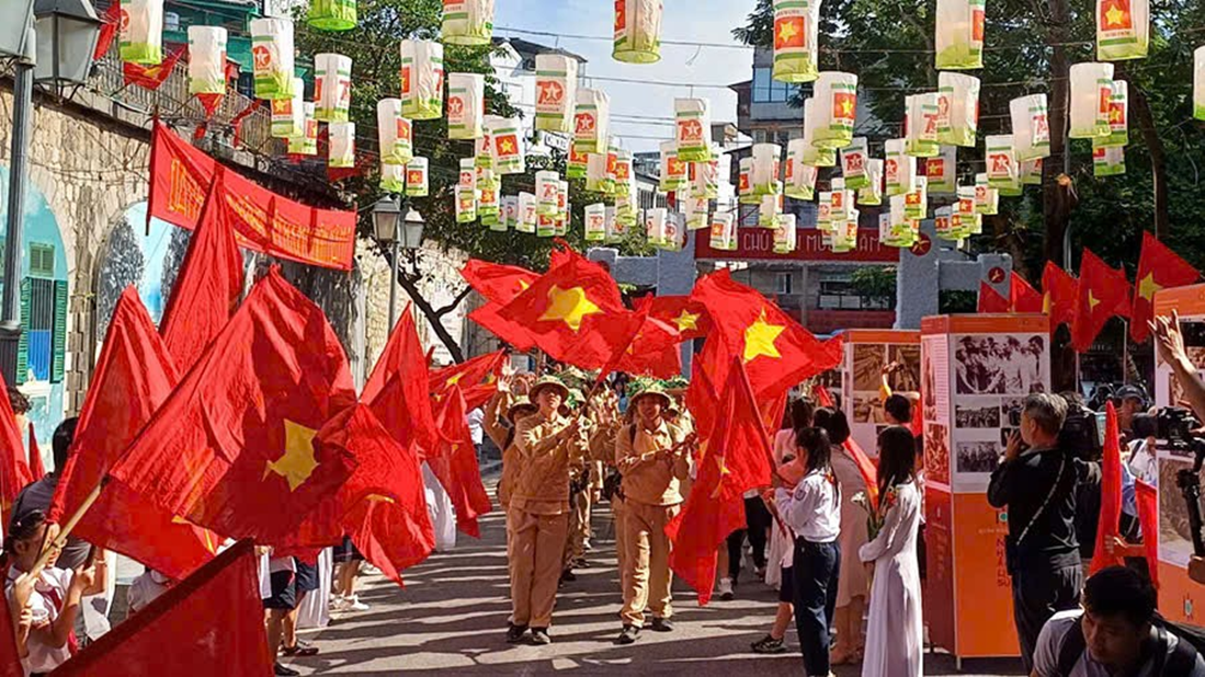 Hà Nội tưng bừng chào đón 70 năm Ngày giải phóng Thủ đô