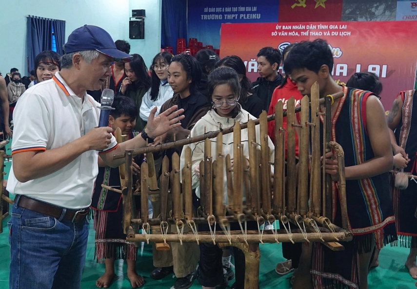 “Sắc màu văn hóa Gia Lai”, đưa không gian làng vào trường học