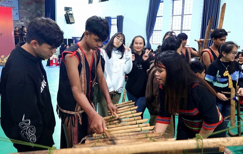 “Sắc màu văn hóa Gia Lai”, đưa không gian làng vào trường học