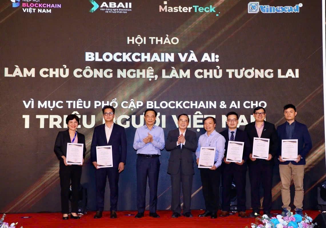 Các đại biểu tham dự Hội thảo “Blockchain và AI: Làm chủ công nghệ, làm chủ tương lai” .