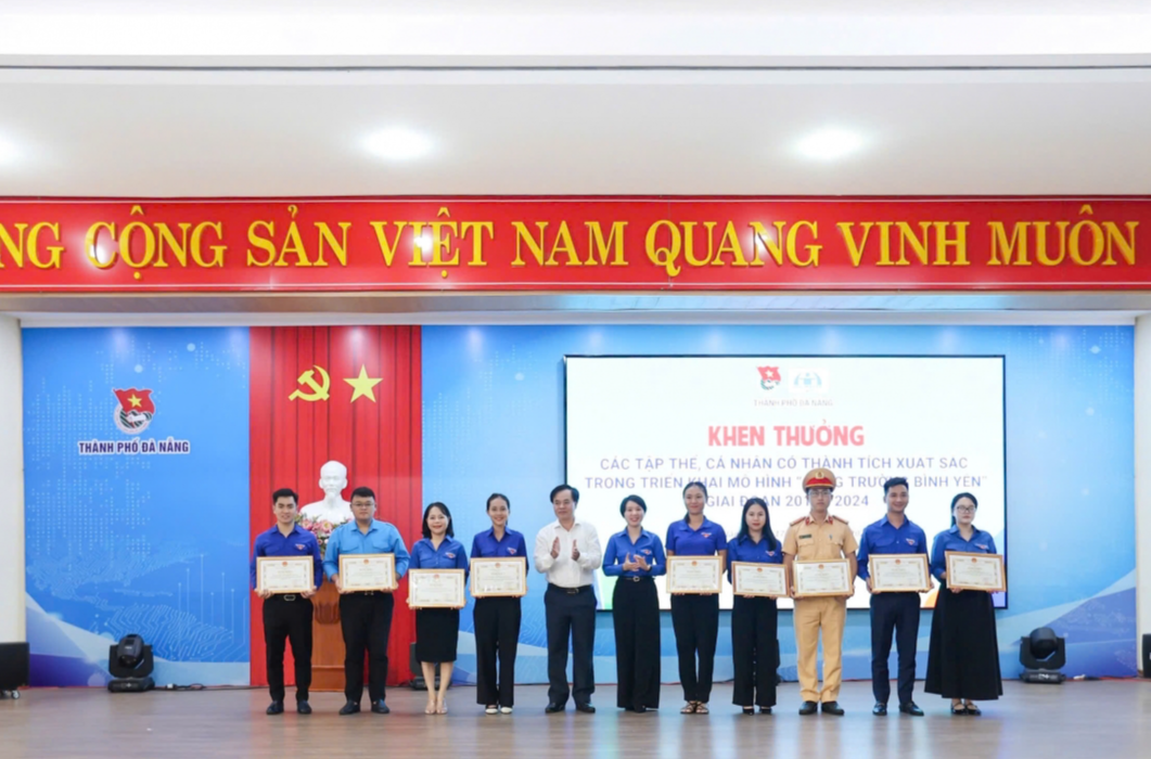 Thành Đoàn Đà Nẵng khen thưởng các tập thể, cá nhân có thành tích xuất sắc trong triển khai mô hình Cổng trường bình yên.