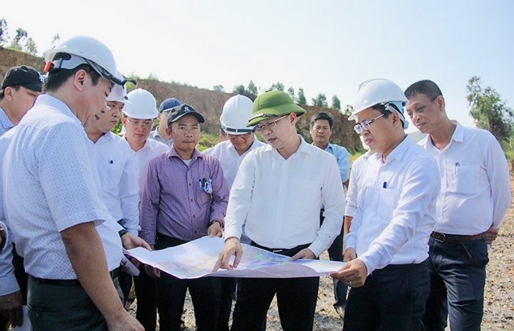 Bí thư Thành ủy Đà Nẵng Nguyễn Văn Quảng kiểm tra thực tế dự án CCN Cẩm Lệ.