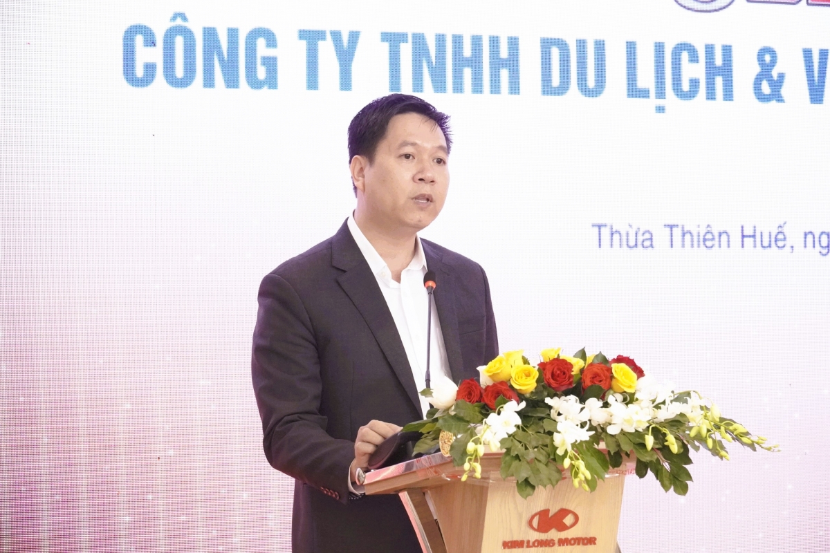 Ông Nguyễn Tiến Dũng - Phó Giám đốc Công ty TNHH Du lịch & Vận tải Vân Anh phát biểu tại buổi lễ.