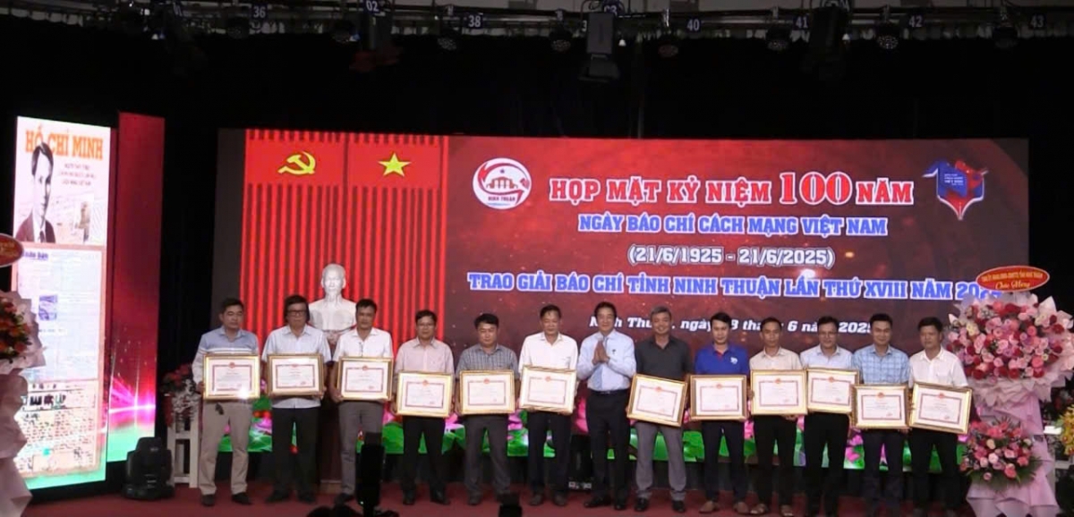 Ninh Thuận tôn vinh báo chí vì sự phát triển bền vững và môi trường xanh Ninh Thuận tôn vinh báo chí vì sự phát triển bền vững và môi trường xanh