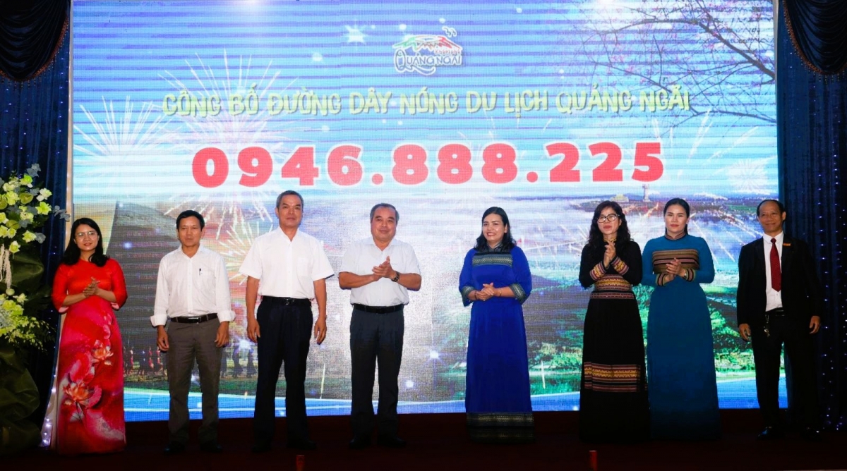Nhân dịp này, Sở VHTTDL Quảng Ngãi đã chính thức công bố đường dây nóng 0946.888.225 để tiếp nhận phản ánh, góp ý về hoạt động du lịch, đồng thời phát động chương trình kích cầu du lịch với nhiều ưu đãi hấp dẫn.