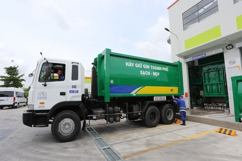 tạm thời áp dụng các quy định cũ về quản lý rác thải đến hết năm 2025 đảm bảo công tác thu gom, vận chuyển và xử lý chất thải rắn sinh hoạt ổn định, đáp ứng các yêu cầu sau khi thực hiện sáp nhập