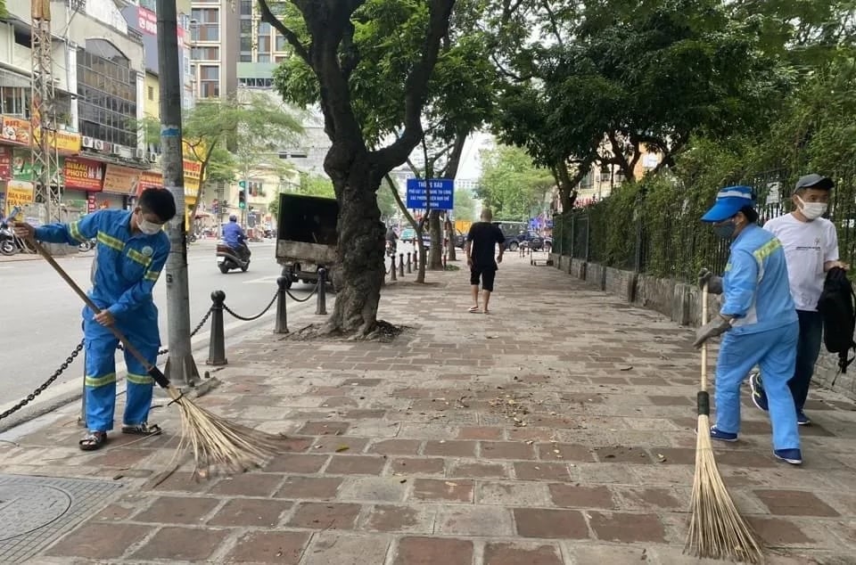 Tần suất quét rác, thu gom rác và rửa đường cũng được các đơn vị vệ sinh môi trường tăng. 