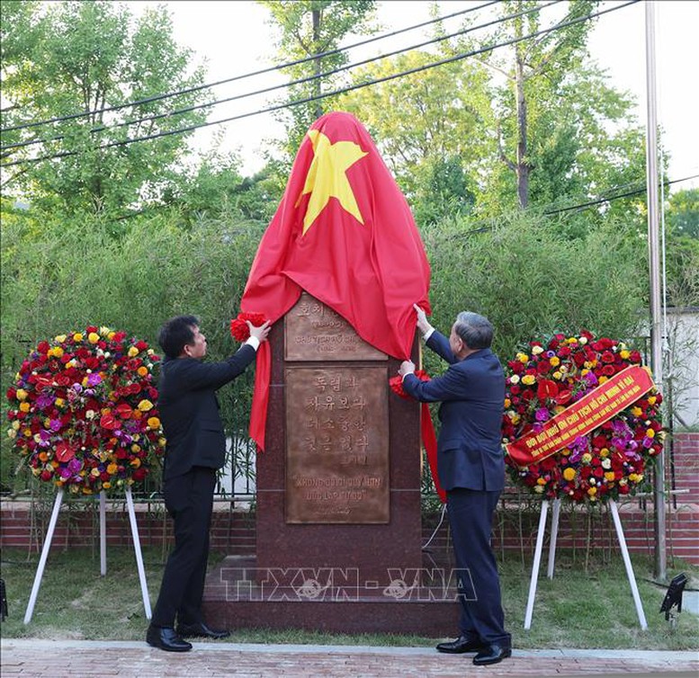 Tổng Bí thư Tô Lâm dự Lễ Khánh thành tượng Chủ tịch Hồ Chí Minh tại Hàn Quốc- Ảnh 1.