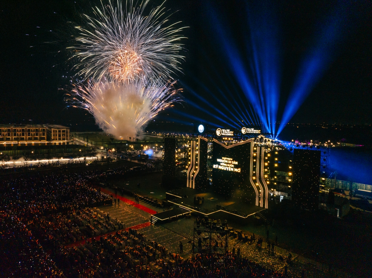 1.000 drone họa hình di sản Nam Bộ trên bầu trời 